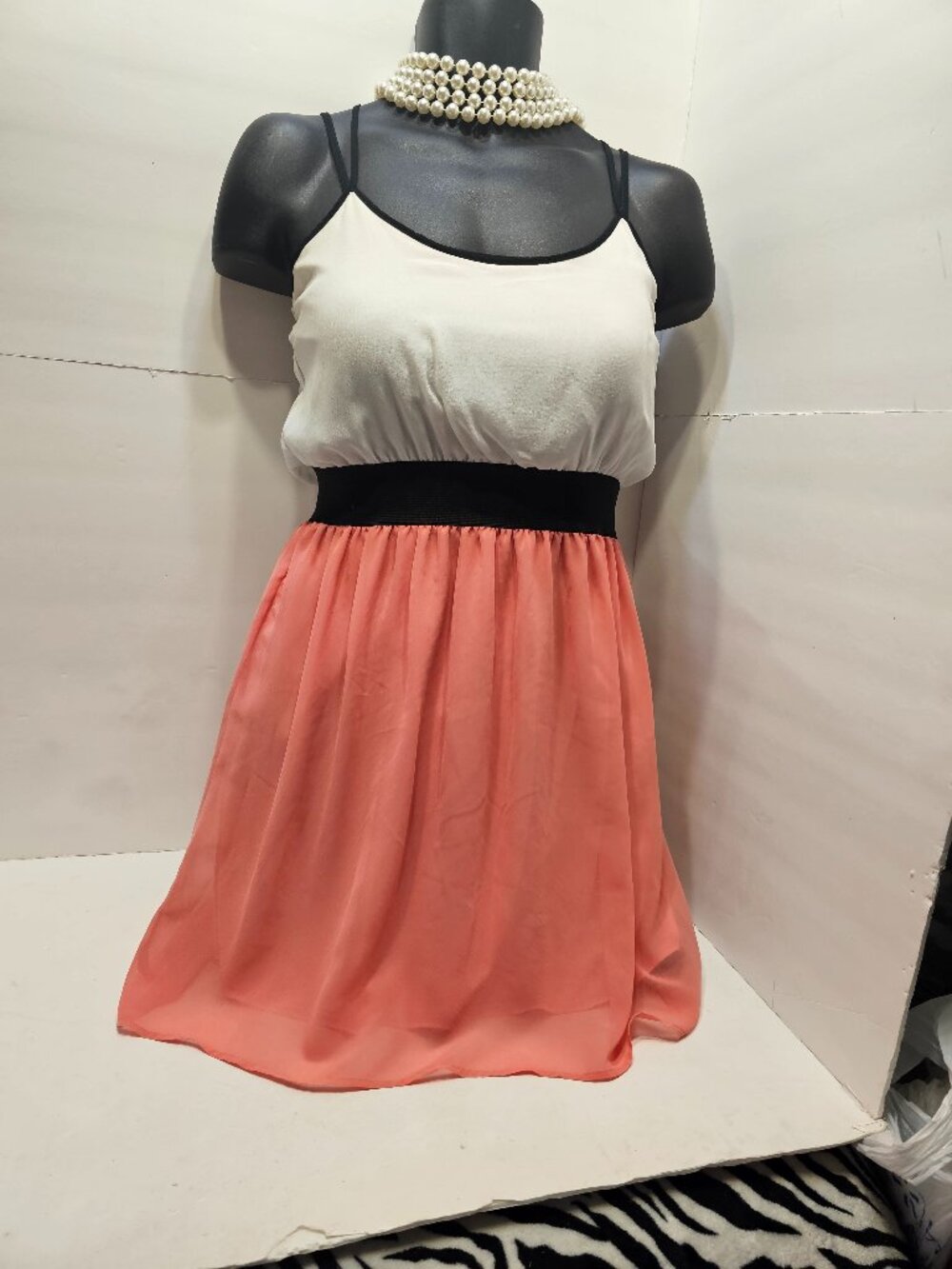 EmmeLee Brand / Size Medium / White, black and orange sherber skirt